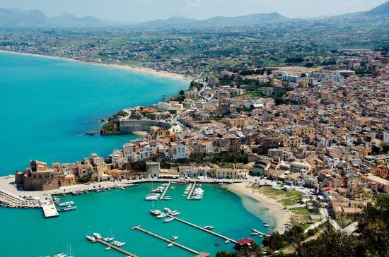 Plaża w Castellammare del Golfo